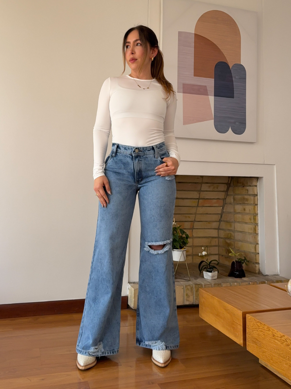 Jeans Mom Flare Azul Claro Frost Roto