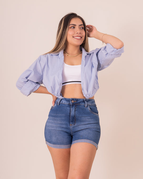 Short de denim en tono Azul Medio ⎯ estilo minimalista y sofisticado.