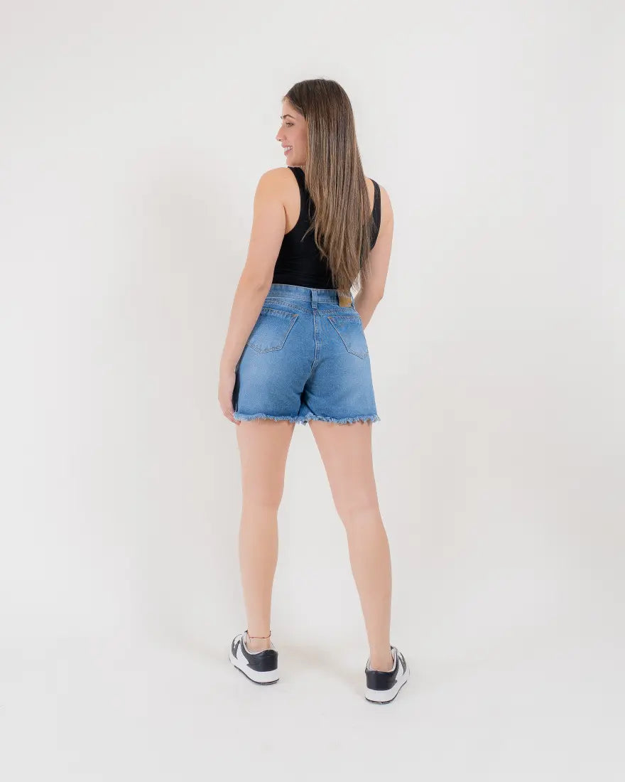 Short en Denim Desflecado Tono Azul Medio Claro en jean