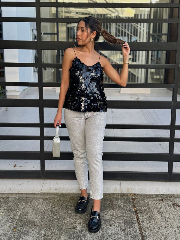 Jean Mom Fit Gris Claro con Pedrería