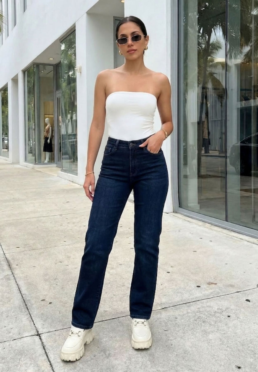 Jean Straight Leg Azul denim vista frontal con fit y caída de la prenda — evano Denim Studio