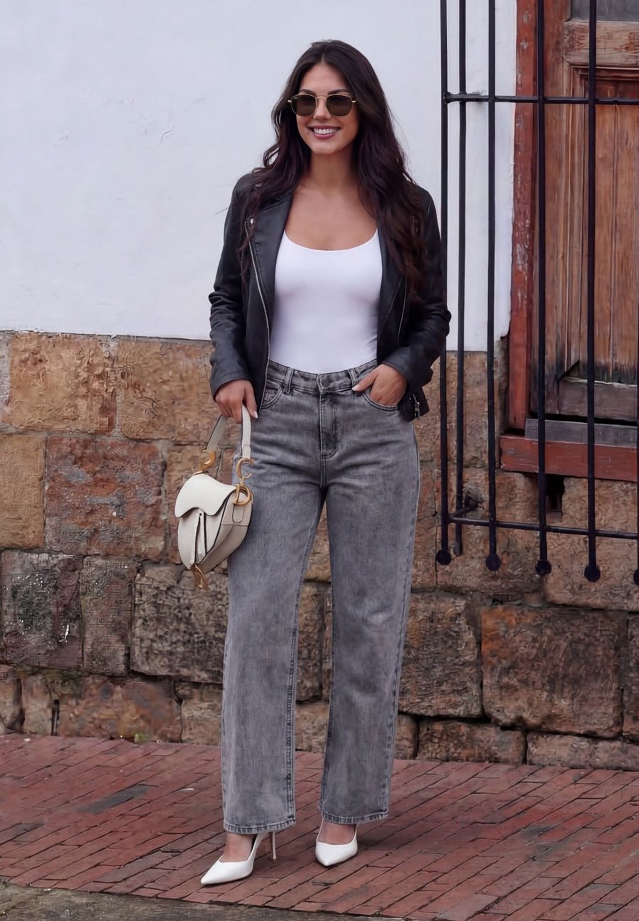 Jean Straight Leg Gris vista frontal con pierna recta — evano Denim Studio