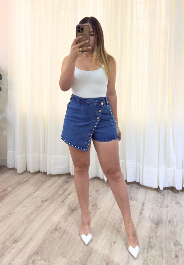 Falda Short en Jeans Cruzada Azul Medio con Taches