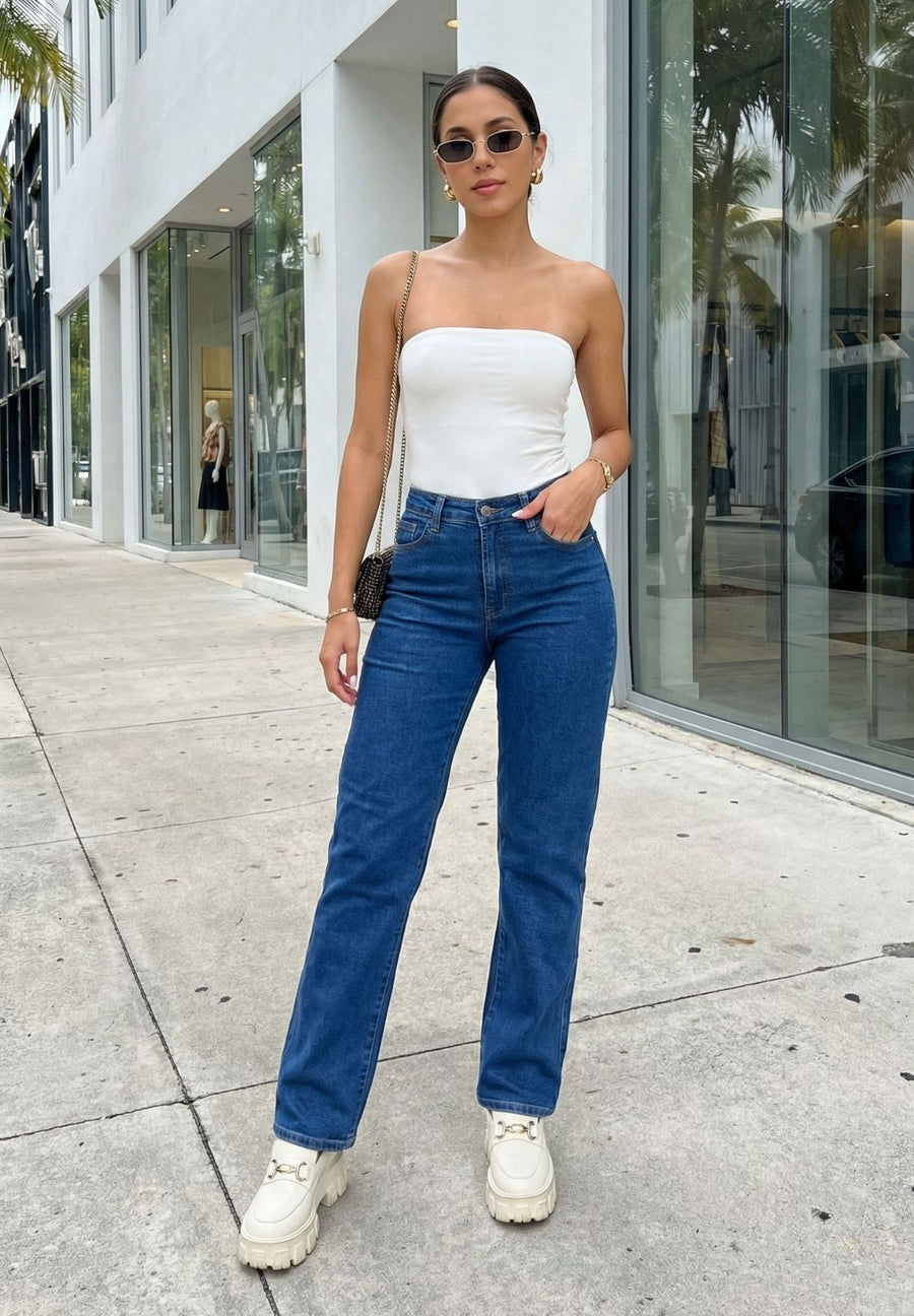 Jean Straight Leg Azul Medio vista frontal con pierna recta — evano Denim Studio