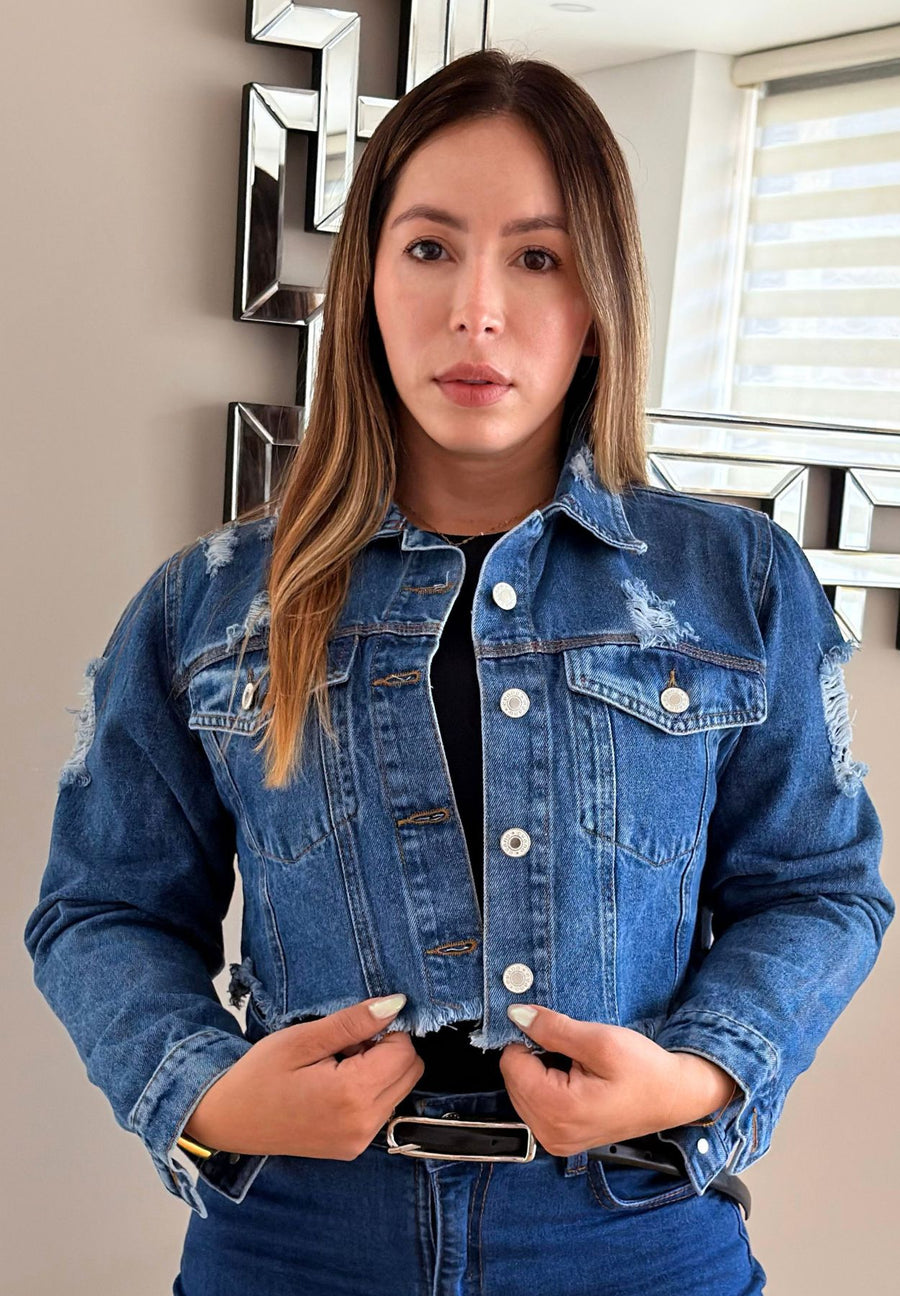 Chaqueta Torera Desflecada en Denim Azul Medio con Rotos