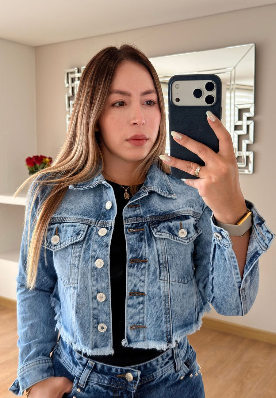 Chaqueta Torera Desflecada en Denim Azul Claro Frost